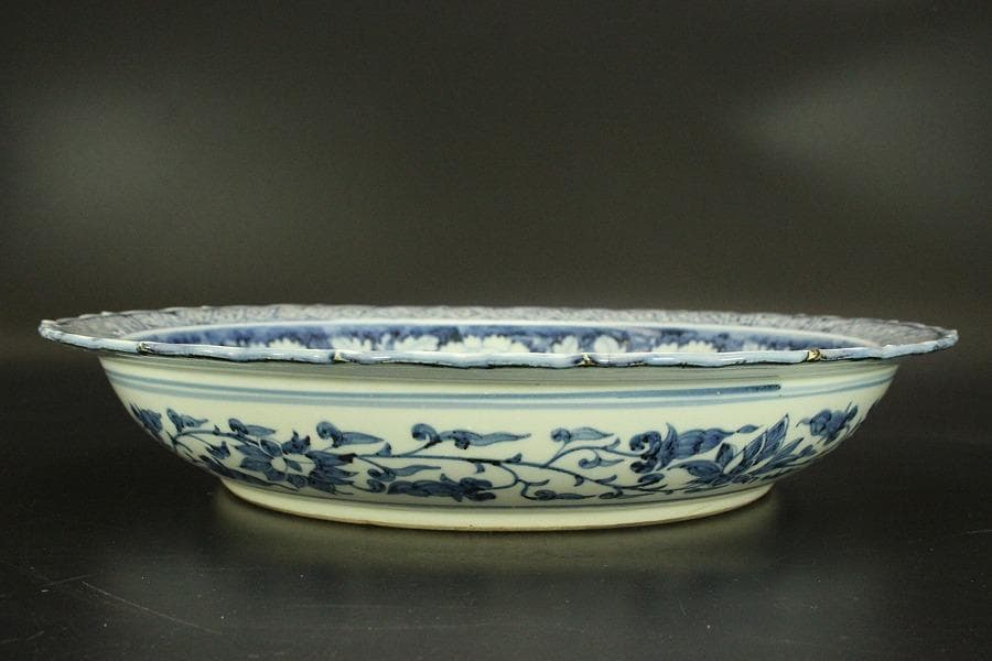 中国美術 青花 纏枝蓮花紋 折口盤(A684)