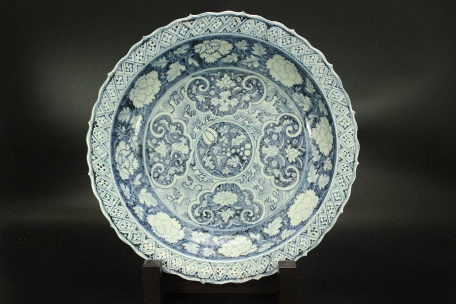 中国美術 青花 纏枝蓮花紋 折口盤(A684)