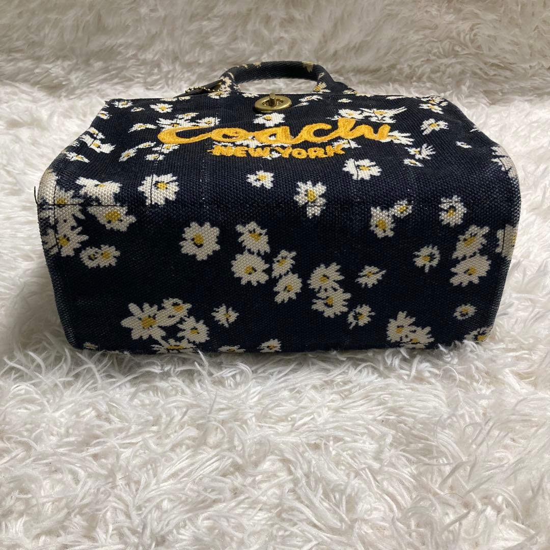 美品　現行　コーチ　ショルダーバッグ　カーゴ トート 26・フローラル プリント