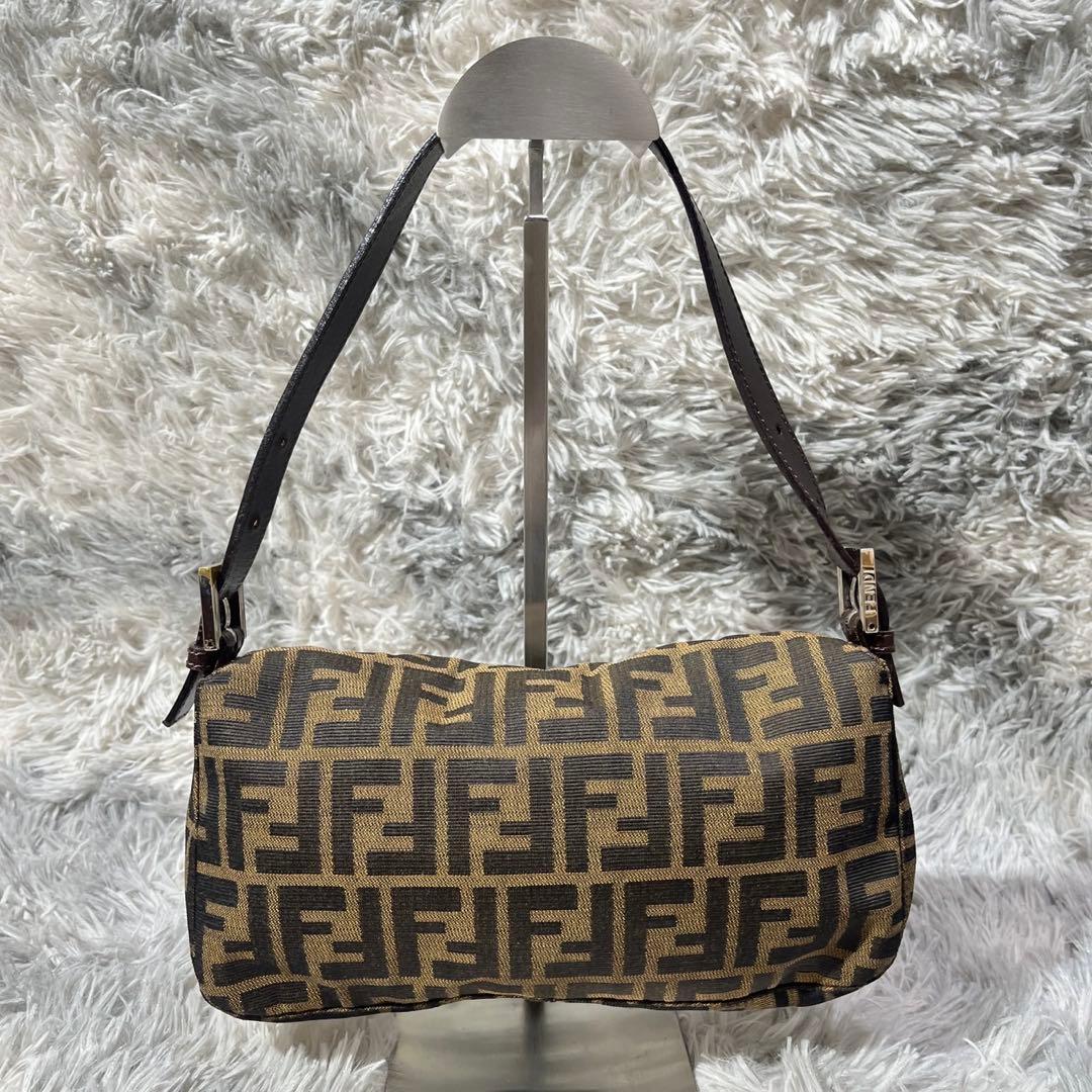 値下げ不可　フェンディ　FENDI　ハンドバッグ　総柄　FF柄　マンマバケット