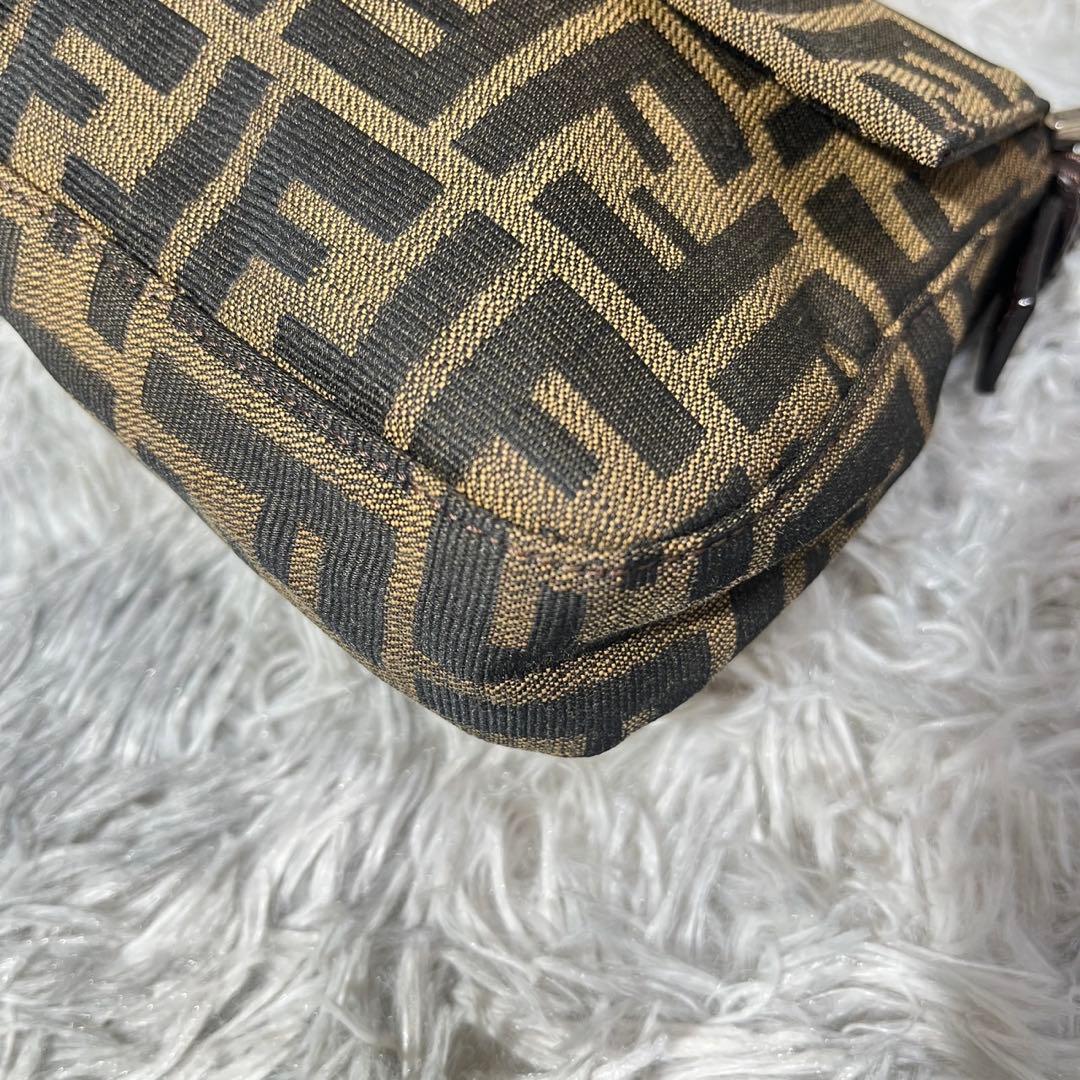 値下げ不可　フェンディ　FENDI　ハンドバッグ　総柄　FF柄　マンマバケット