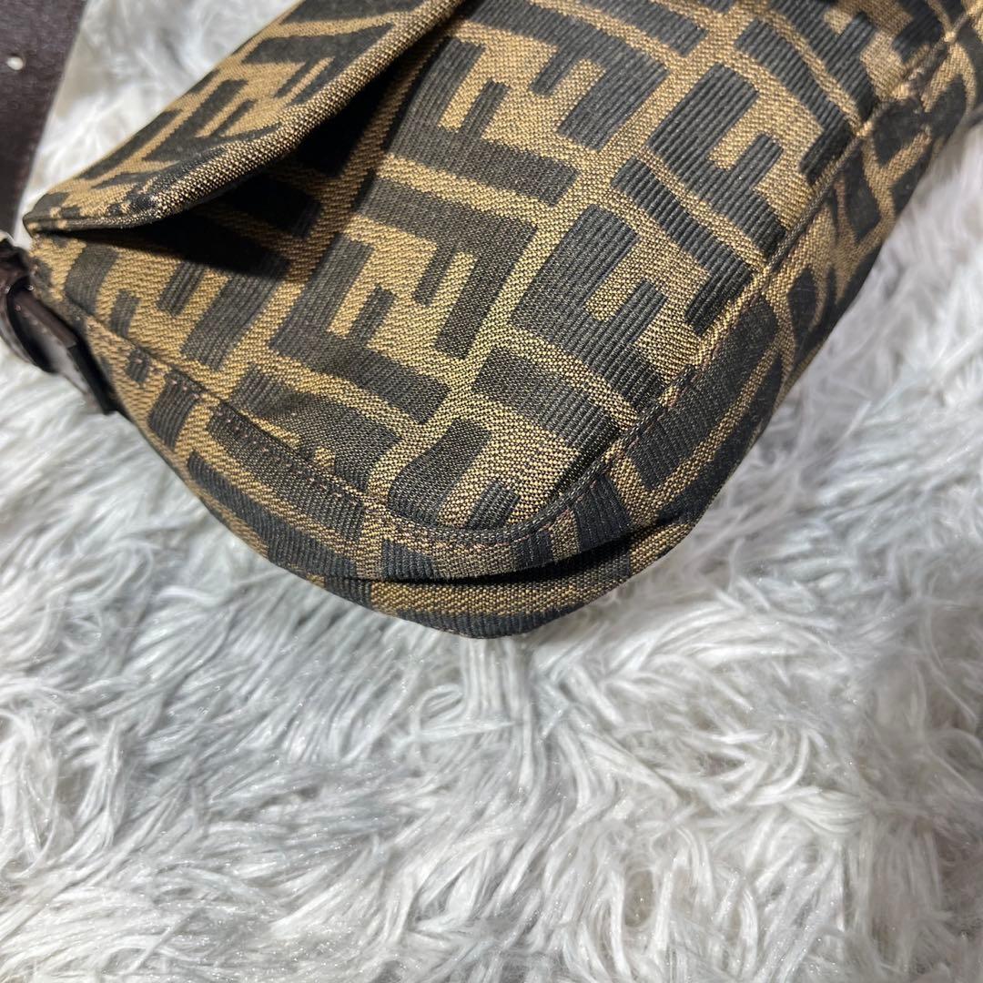 値下げ不可　フェンディ　FENDI　ハンドバッグ　総柄　FF柄　マンマバケット