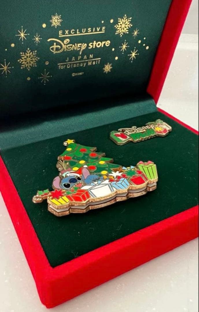 限定300】スティッチ クリスマス ピンバッジ Disney Store 箱付 - メルカリ