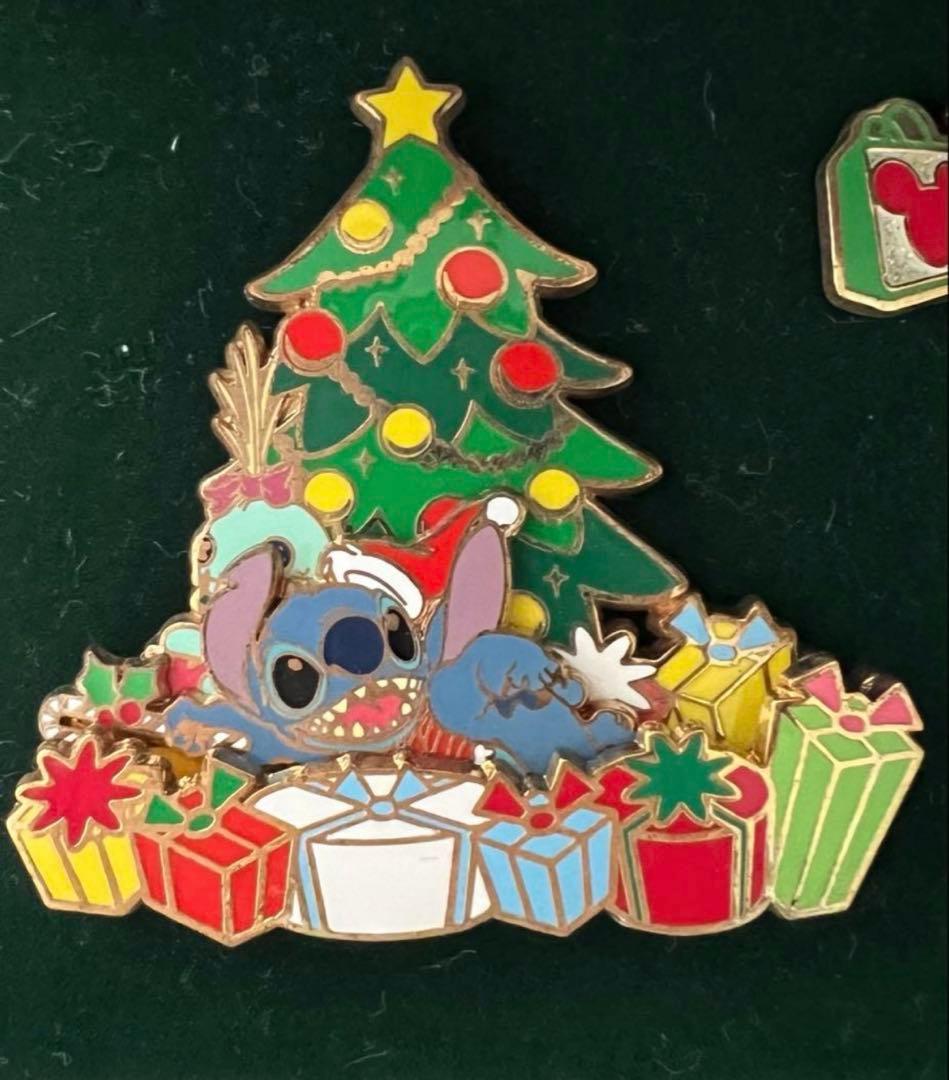 限定300】スティッチ クリスマス ピンバッジ Disney Store 箱付 - メルカリ