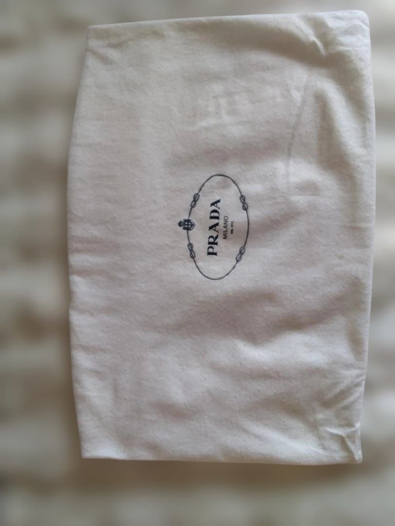 PRADA ホワイトレザー ショルダーバッグ