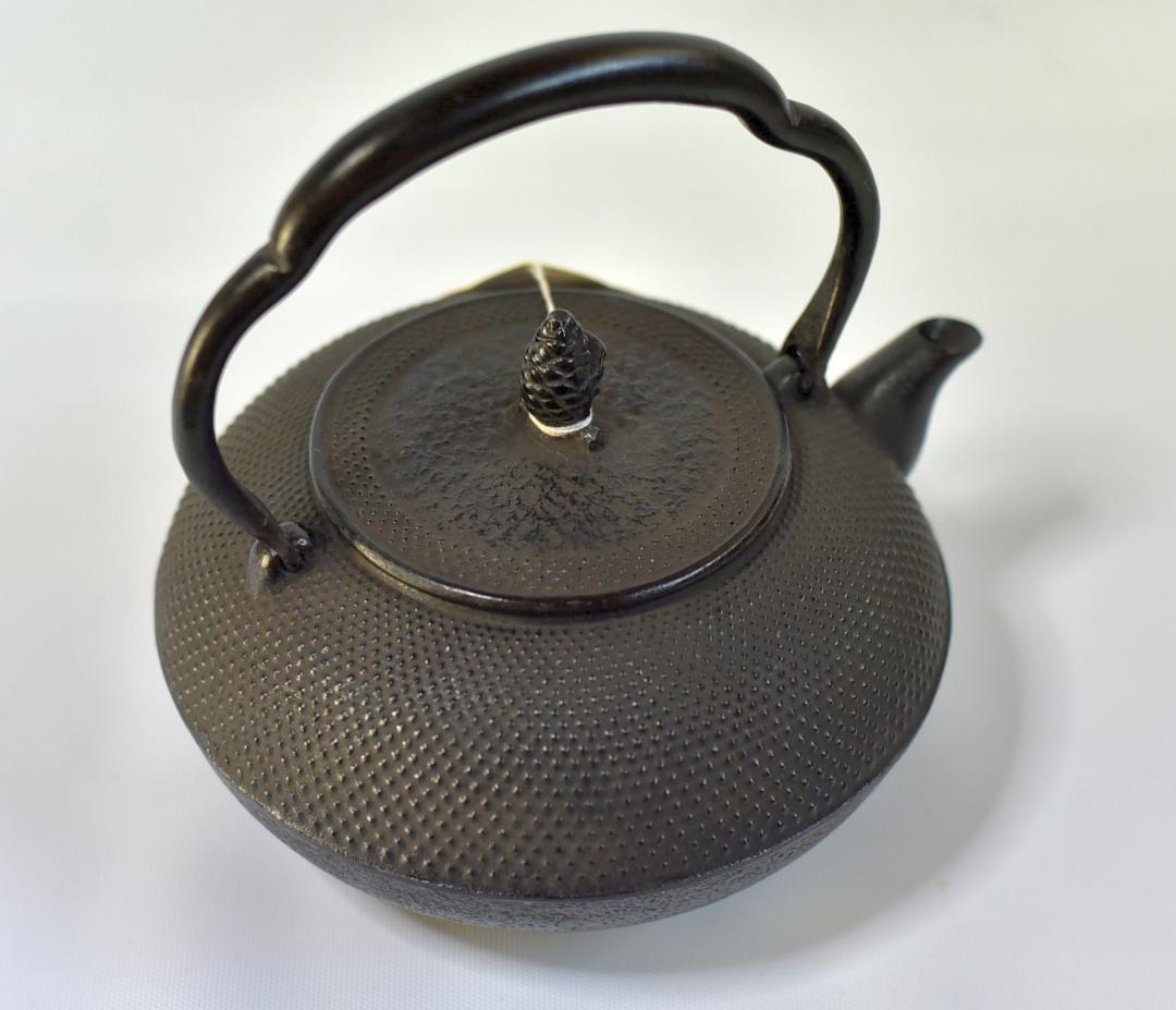 値下げ、南部鉄瓶　岩鋳造小ぶりな鉄瓶【極上品】囲炉裏　お茶道具