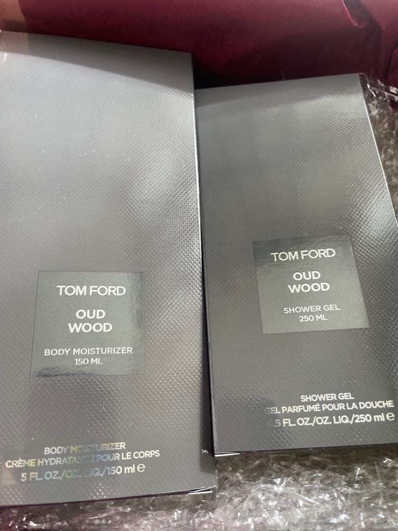 TOM FORD OUDWOOD ボディモイスチャライザー＆シャワージェルセット