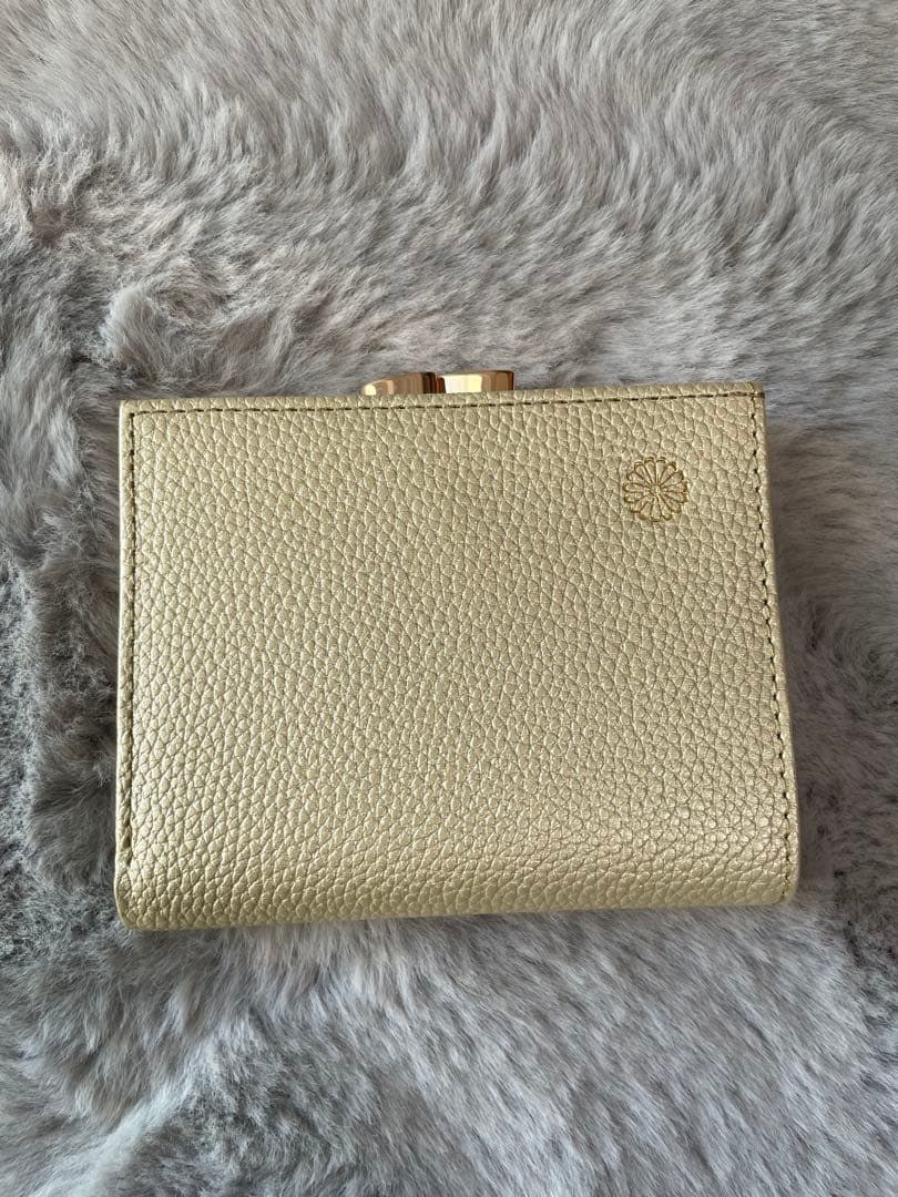 皇居 財布 新品未使用 完売品 ゴールドレザー 二つ折り財布 箱付き 新品未