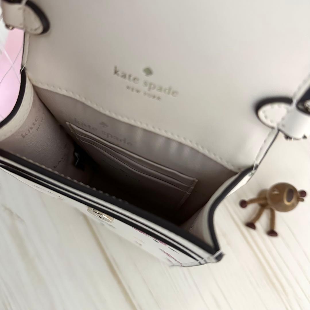 新品タグ付き ケイトスペード スマホショルダー 花柄 白 クロスボディ