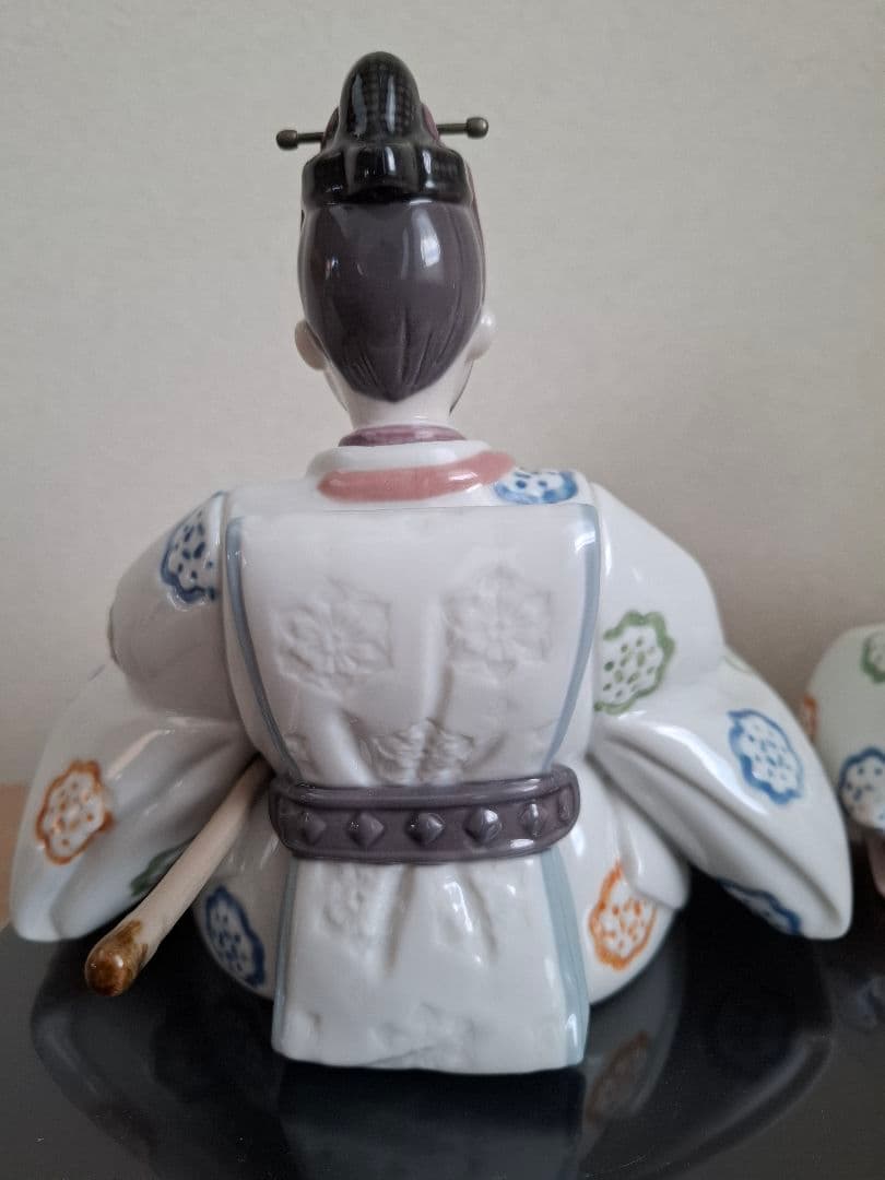 リヤドロ　親王飾り　花紋様