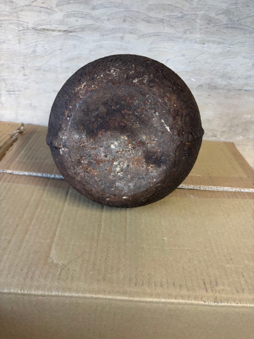 鋳鉄製浮彫り丸型鉄瓶 龍文堂蓋無し