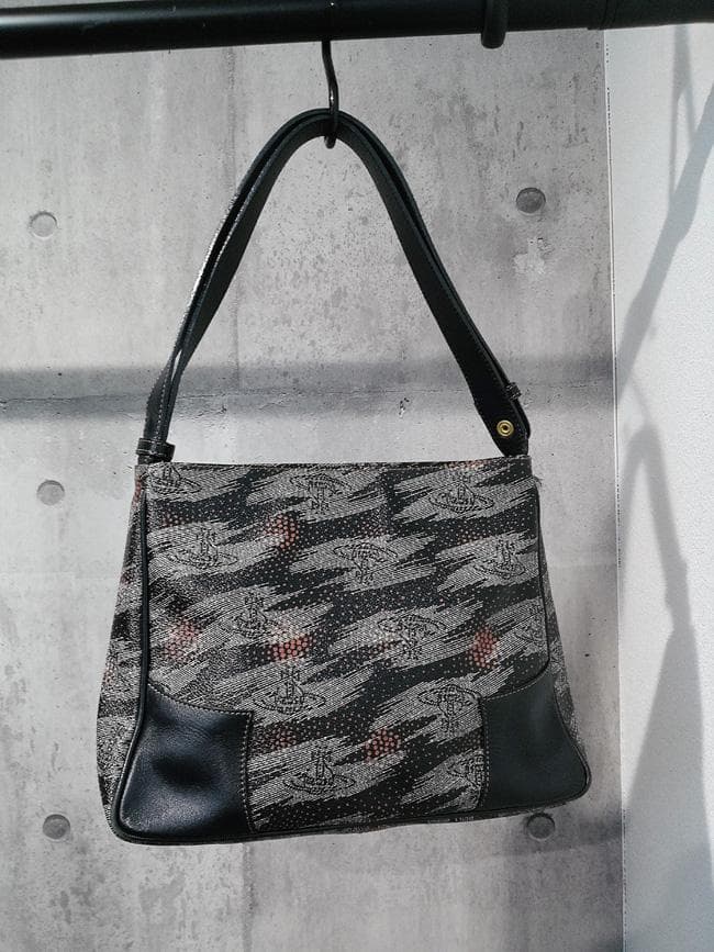 美品 ヴィヴィアンウエストウッド オーブ 総柄 ショルダーバッグ イタリア製