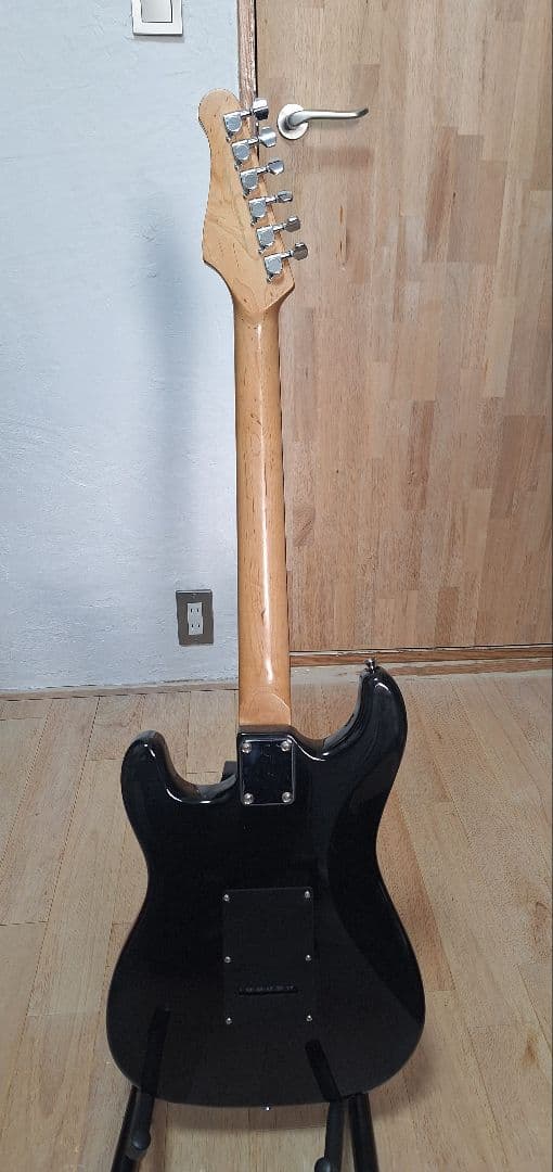 ※セルジュ※　エレキギター　ストラトキャスタータイプ　スキャロップ仕様