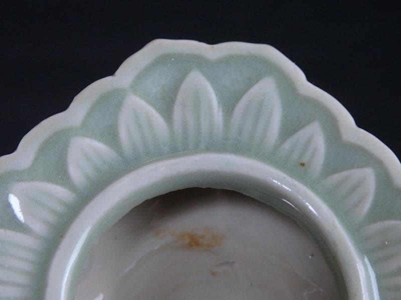 三田青磁 陽刻 花の図 盃台 C748AS-CGq