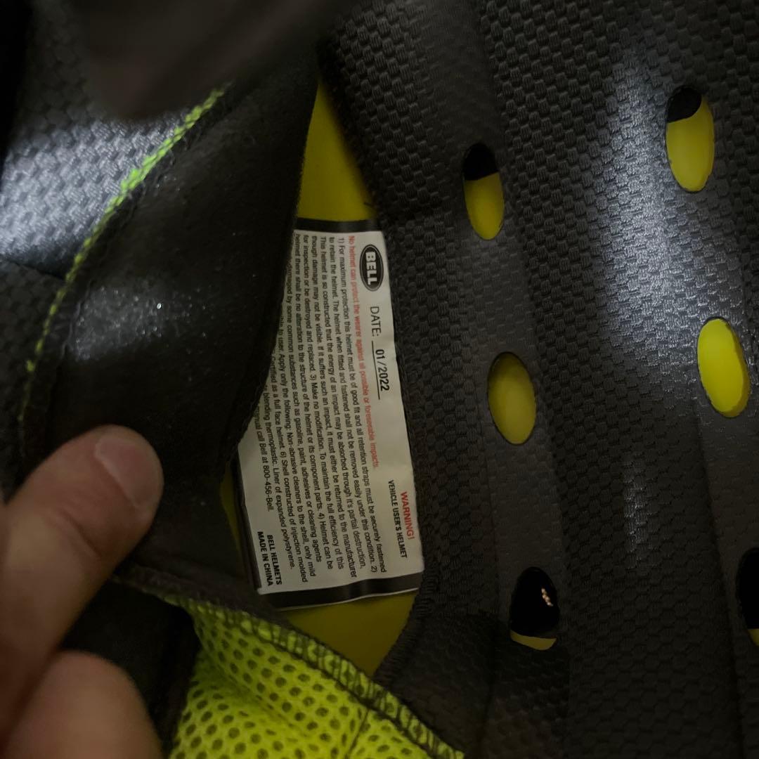 BELL MX-9 MIPS Showtime ベル