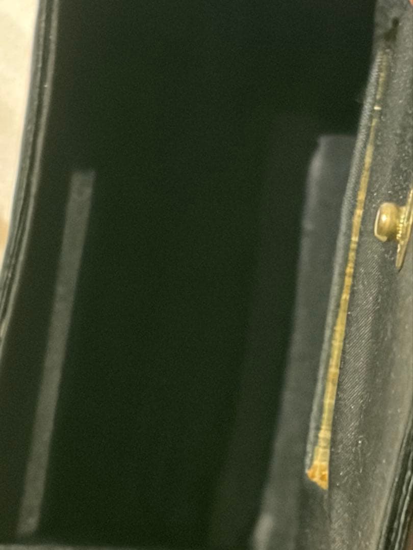 斜め掛け　黒のポシェット　鏡内蔵　パーティポシェット