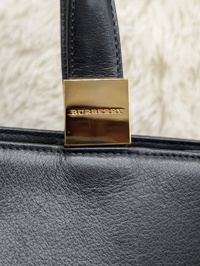 専用品。BURBERRY ブラックレザー ハンドバッグ