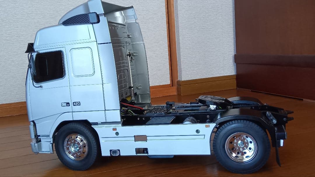 タミヤ1/14 ボルボFH12&タンクトレーラーフルオペMFC-03 - メルカリ