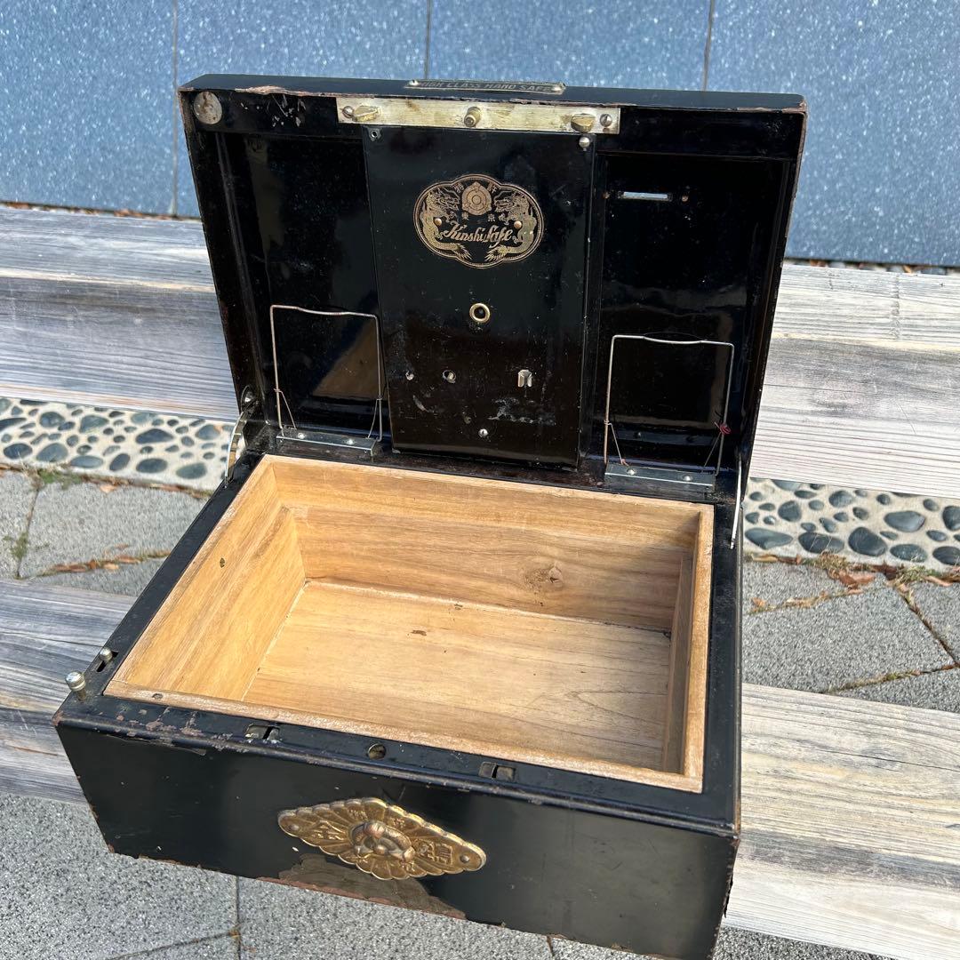 希少】昭和時代手提げ金庫 銘板付き ヴィンテージ - メルカリ