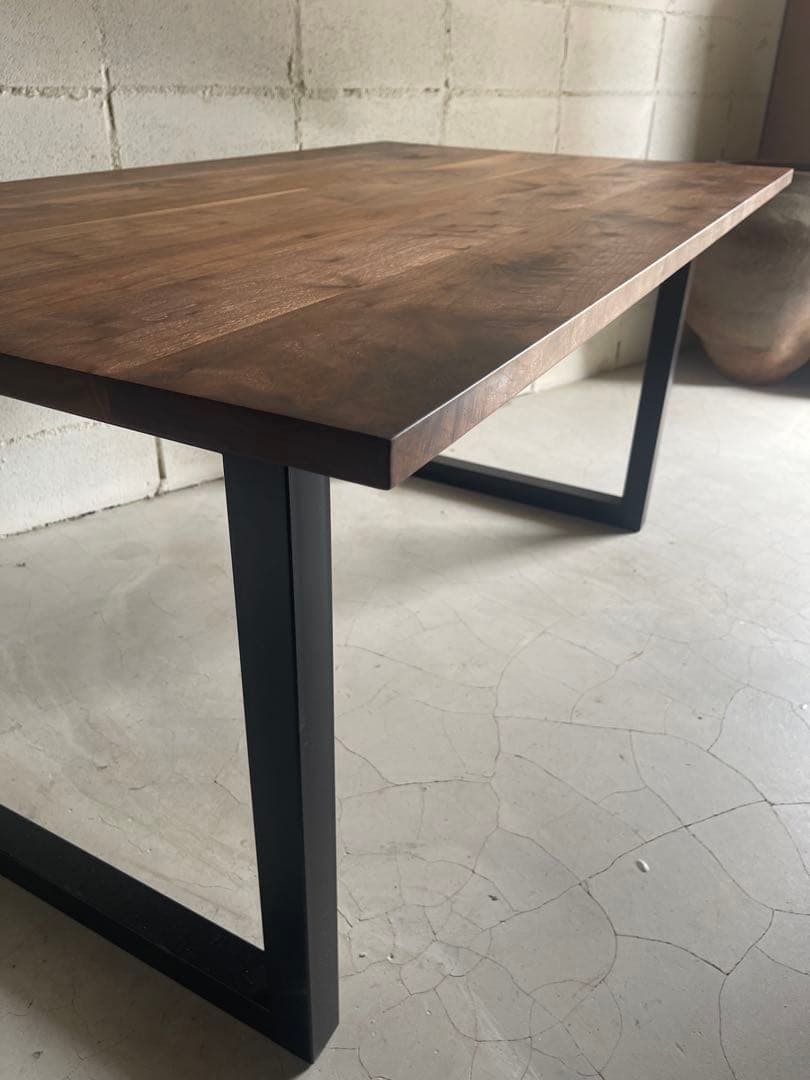 美品　ウォールナット無垢材　ダイニングテーブル　アイアン脚　脚取付位置変更可