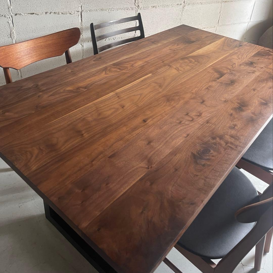 美品　ウォールナット無垢材　ダイニングテーブル　アイアン脚　脚取付位置変更可