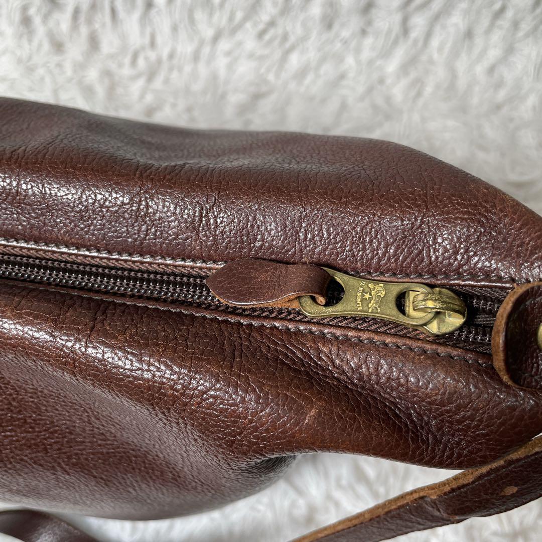 イルビゾンテ　ショルダーバッグ　ダークブラウン　シボ革　ユニセックス