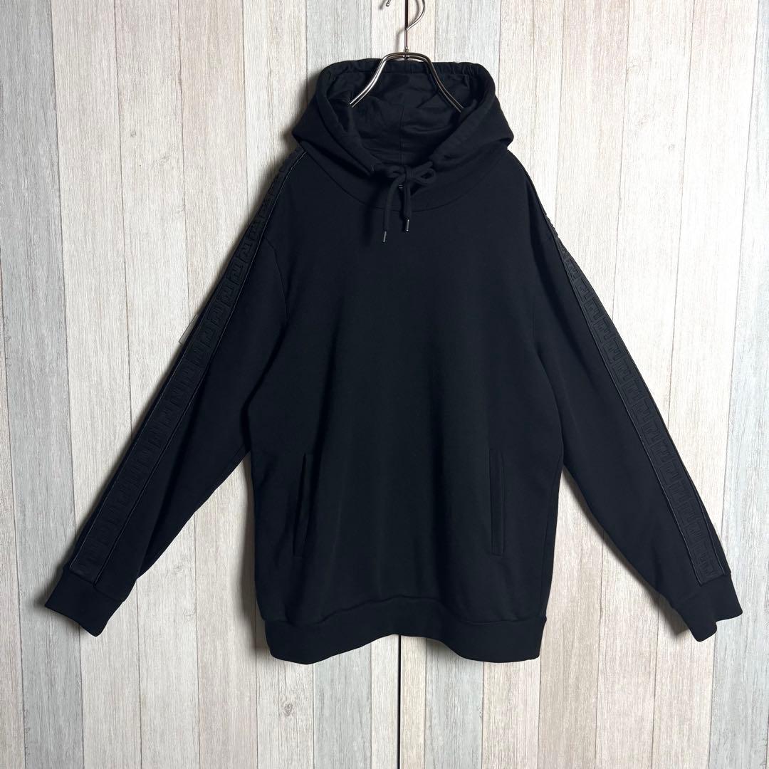 3092【希少・美品】フェンディ シルク混 ズッカ柄 袖ライン ブラックパーカー