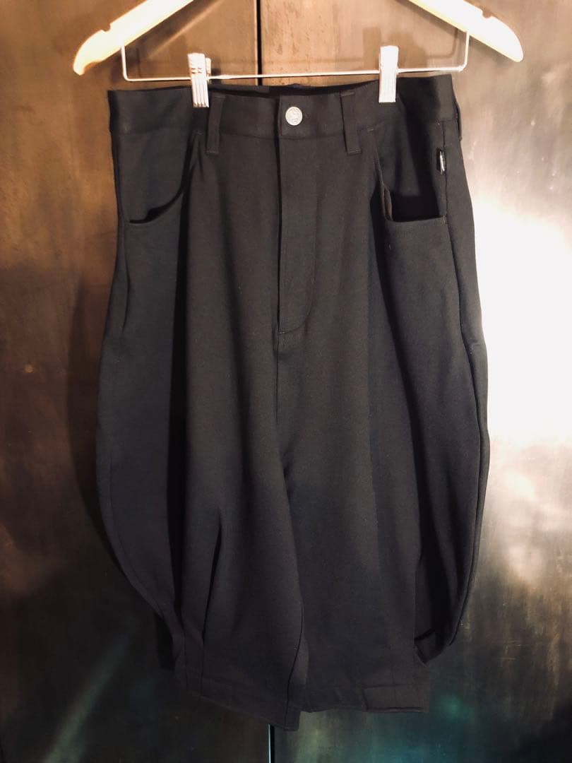 glamb イージークロップドヘムタックパンツ