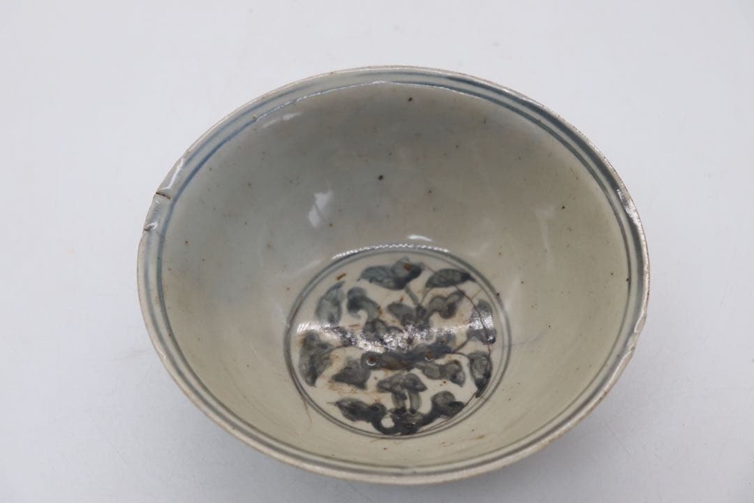 中国　明時代初期　染付　花卉如意紋大碗　アンティーク　送料込み1005