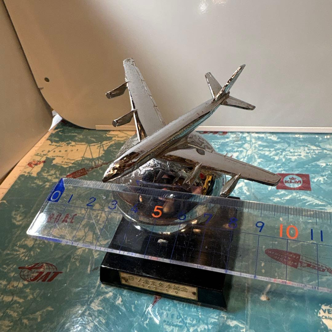 PAN AM 飛行機と地球オブジェ 1962年