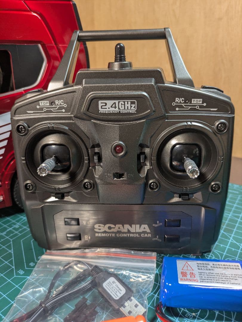 HUI NA スカニア1/18 770 S V8トレーラーヘッド　レッド