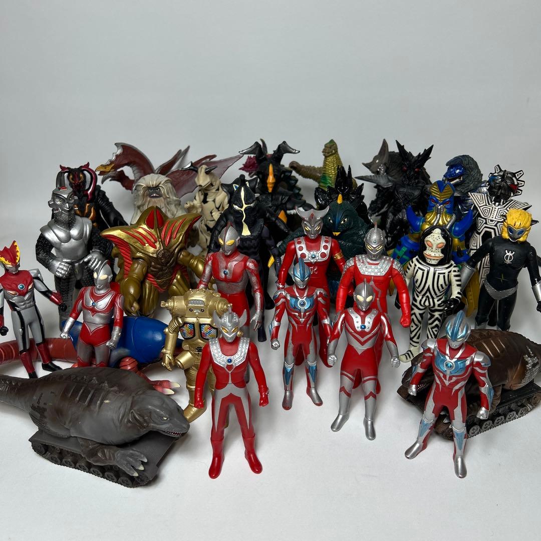 BANDAI ウルトラマン ウルトラ怪獣 ソフビ33体まとめ売り フィギュア