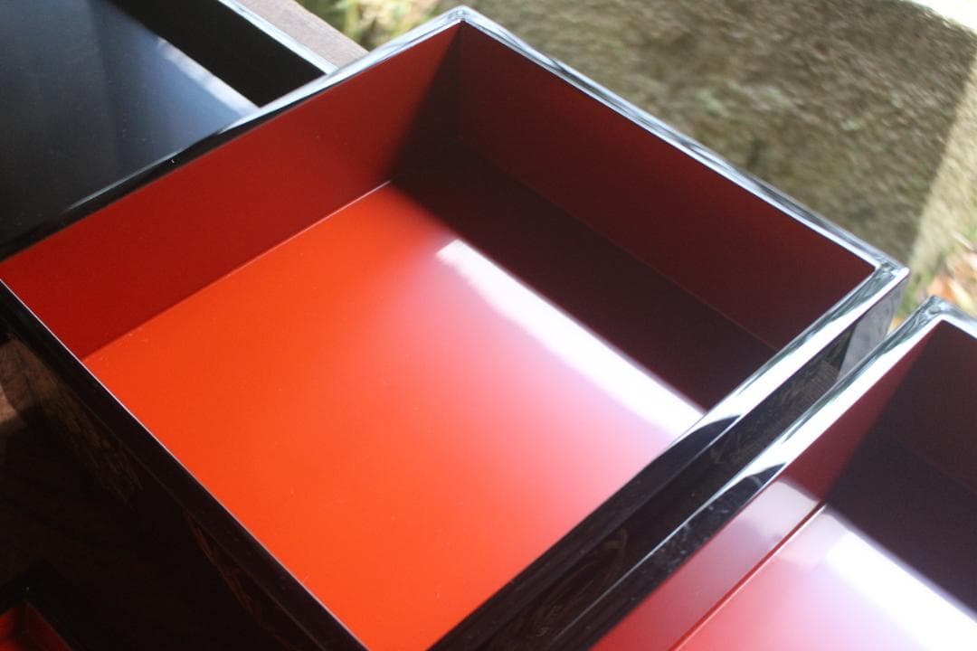 新品並！端正な内朱黒漆に極上四君子丸沈金の映える台付二段重（検輪島塗蒔重箱お重