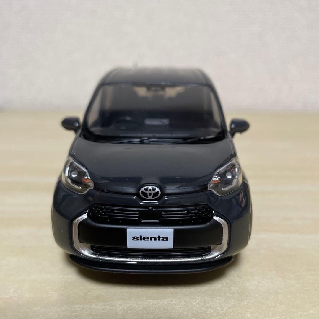 トヨタ シエンタ ダークグレー カラーサンプル 色見本ミニカー - メルカリ