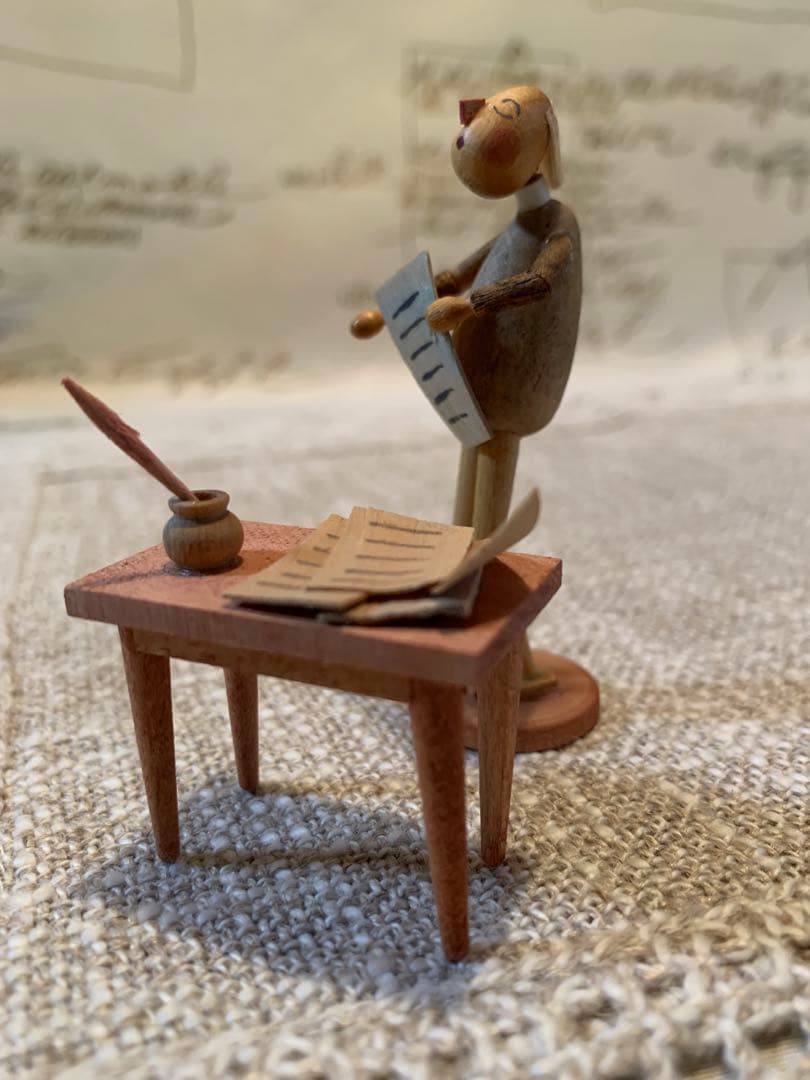 ドイツ製 木製人形 エルツ地方の珍しいユニークな文学者のお人形なんか