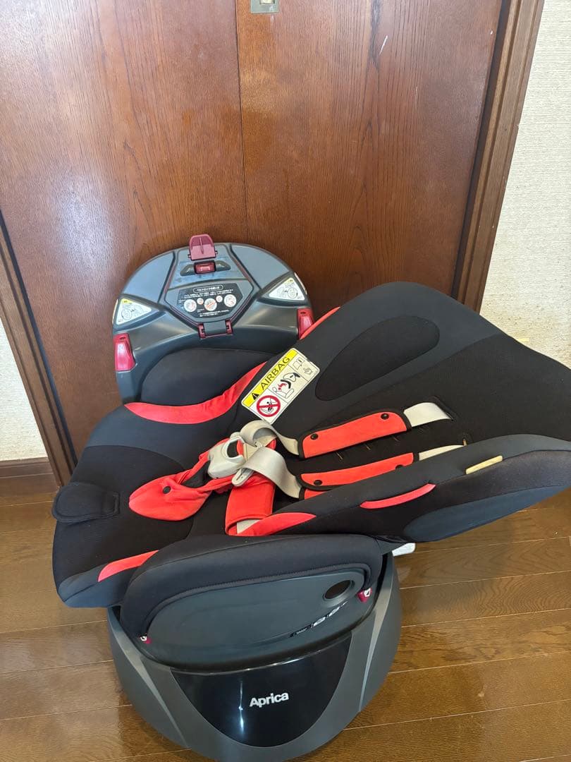Aprica チャイルドシート 黒/赤 リクライニング
