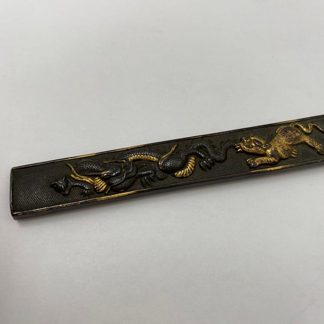 【骨董品】　刀装具　武具　小柄　龍・虎図小柄