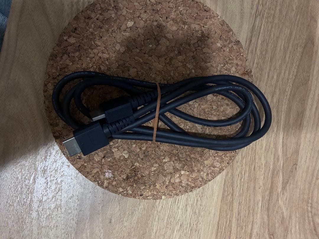 Nintendo Switch 本体と充電ケーブル