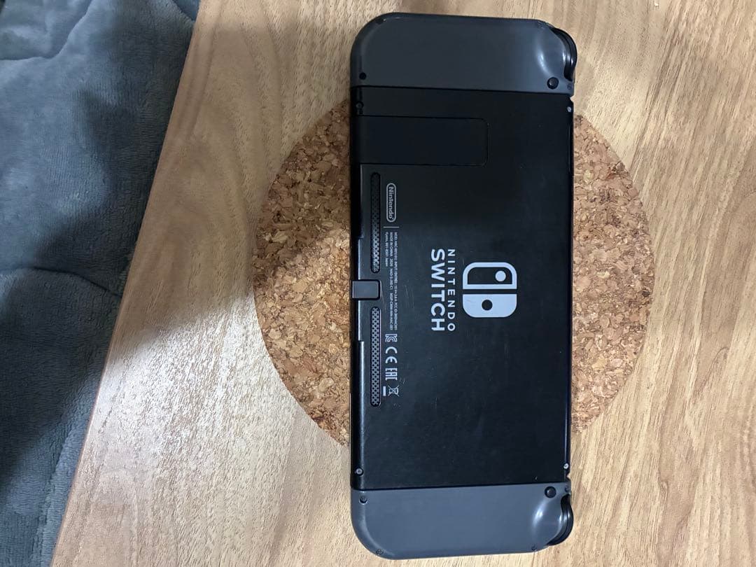 Nintendo Switch 本体と充電ケーブル