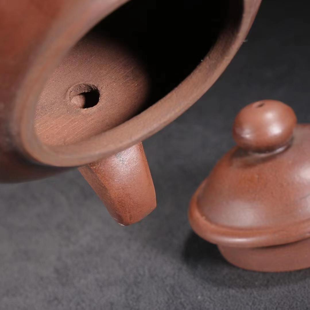 中国古美術・原鉱底槽清泥養神紋・紫砂壺・底款:顧景舟・