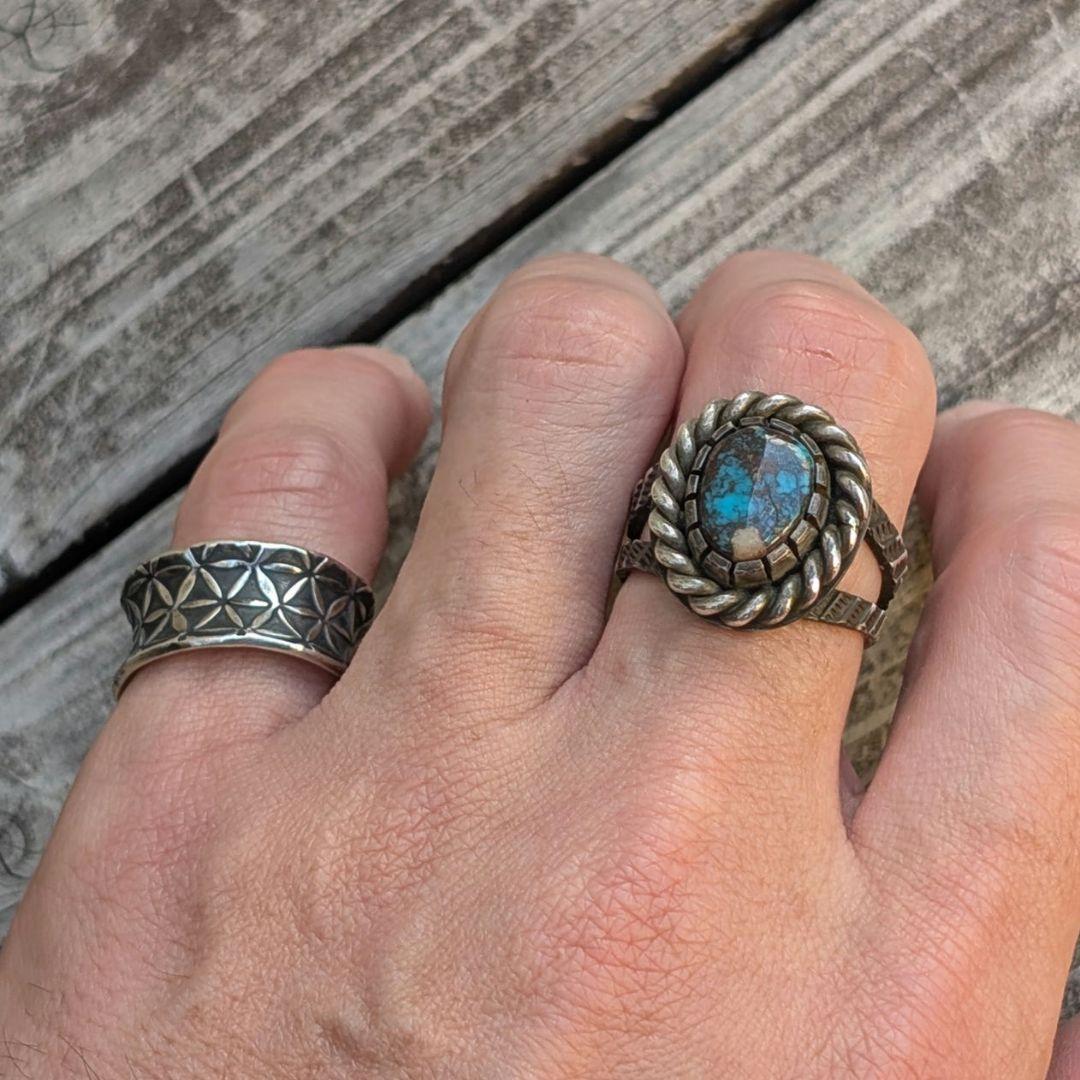 ハンドメイドのシルバーリング インディアンジュエリー風 スタンプワーク