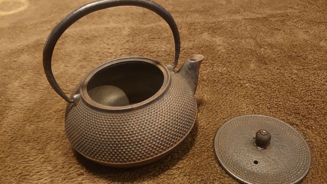 古鉄瓶　鉄瓶　小鉄瓶　アラレ　茶道具　蔵出し　１客