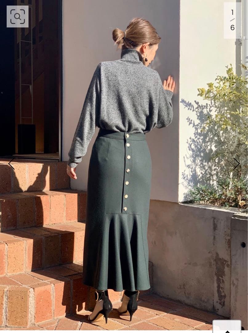 美品後ろボタンペプラムスカート36