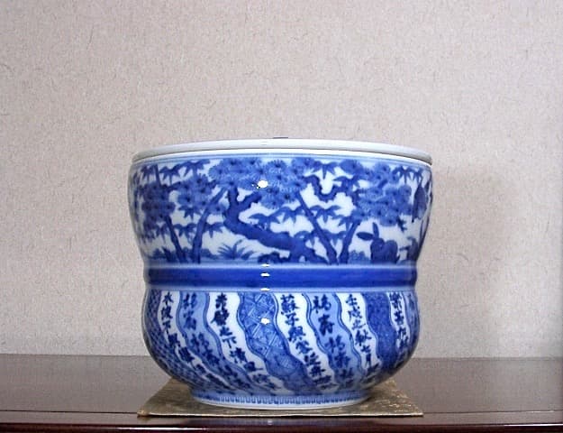 京焼・清水焼　大丸北峰（初代）作　祥瑞手 水指No2　青華松竹梅図　無傷　共箱。