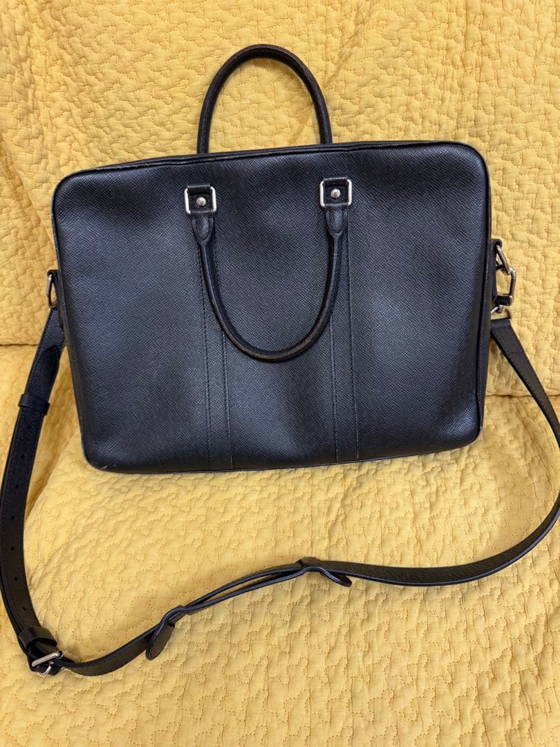 ルイヴィトン　タイガ　ポルト ドキュマン・ヴォワヤージュ　M30925