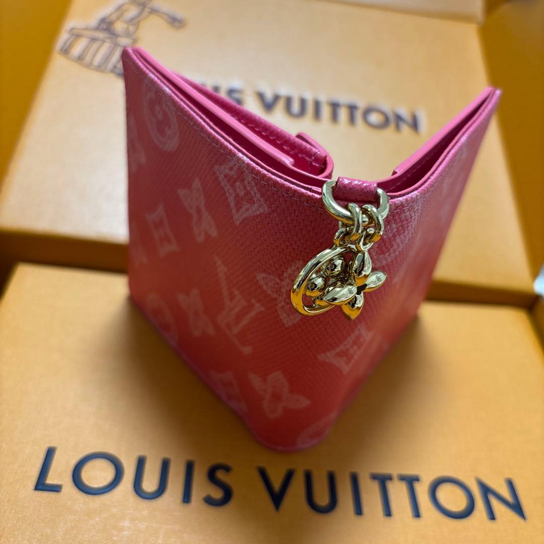 LOUIS VUITTON ポケットウォレット・LV チャーム
