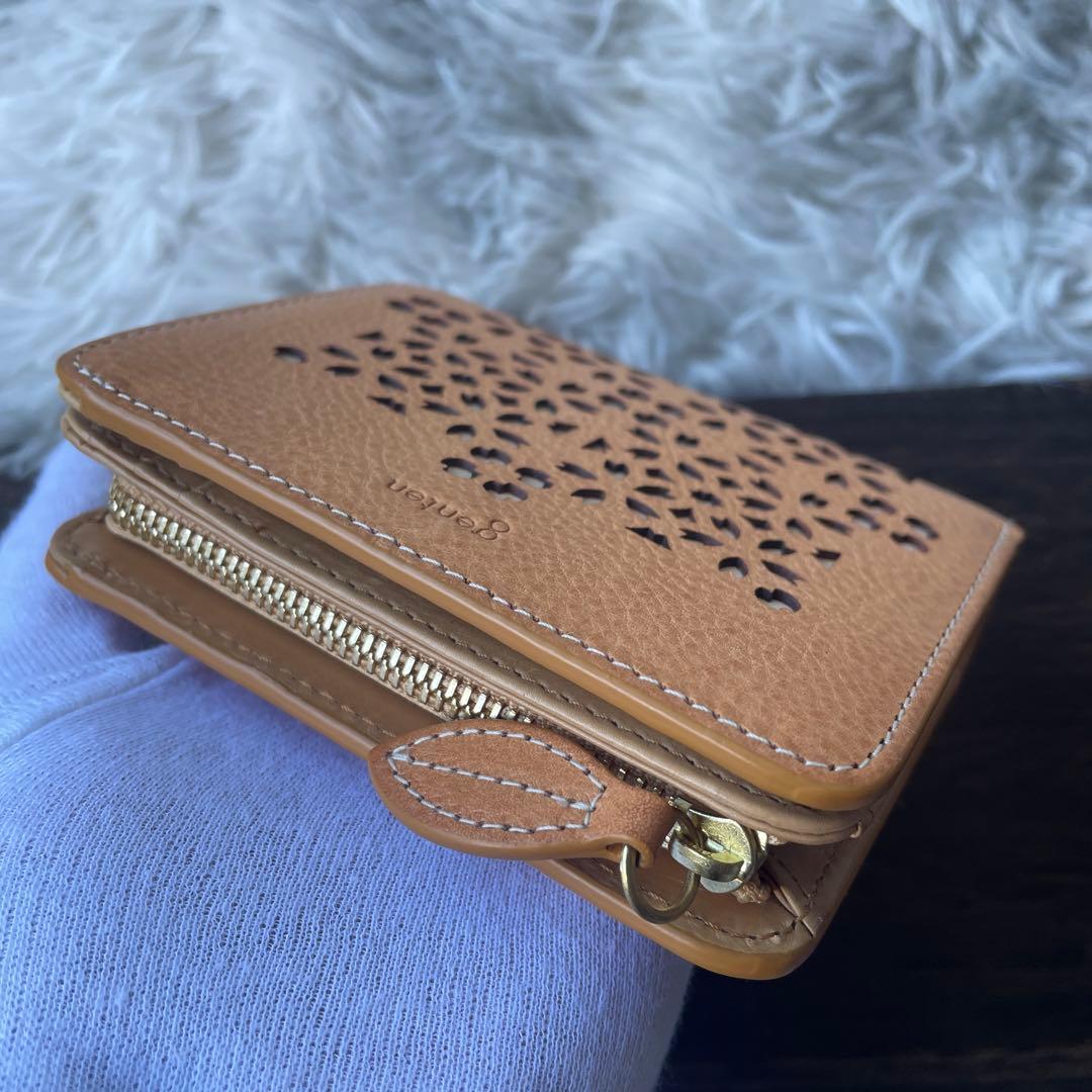 極美品】ゲンテン フラッターカットワーク 二つ折り財布 ヌメベージュ