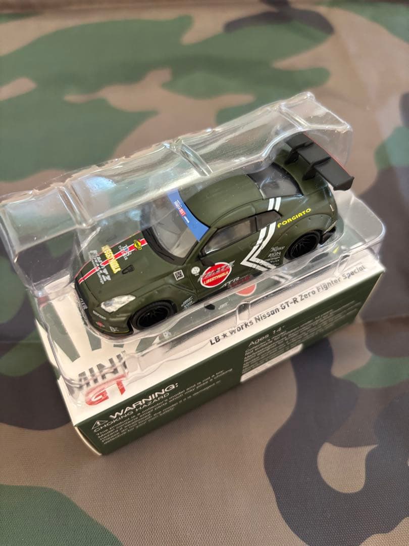 MiNiGT 7 LBWORKS Nissan GT-R 零戦　ゼロ戦