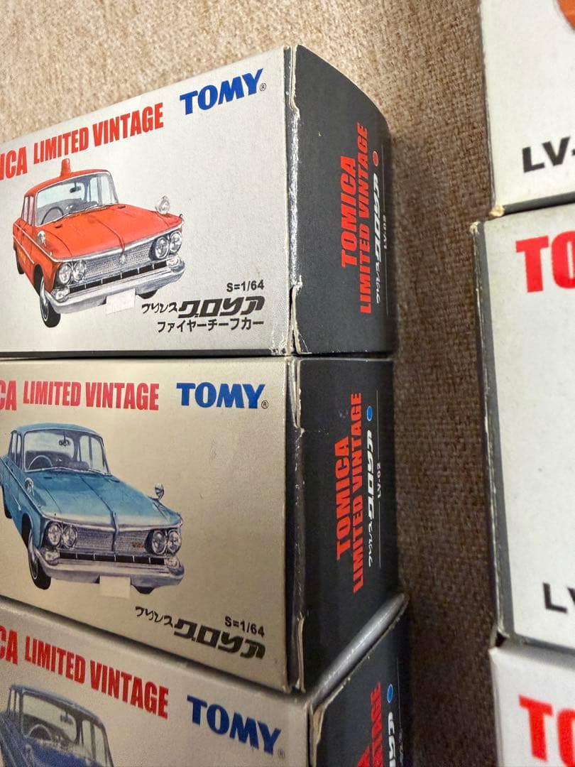 トミカリミテッドヴィンテージ　ニッサン　グロリア