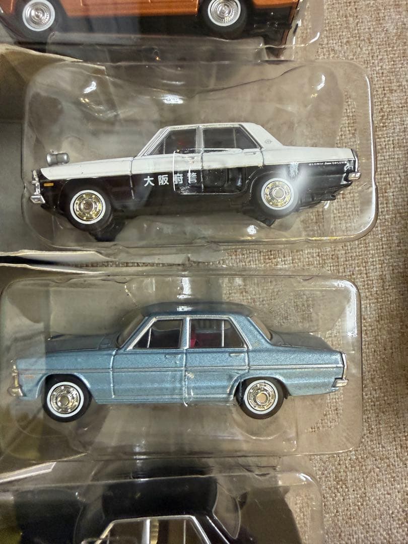トミカリミテッドヴィンテージ　ニッサン　グロリア